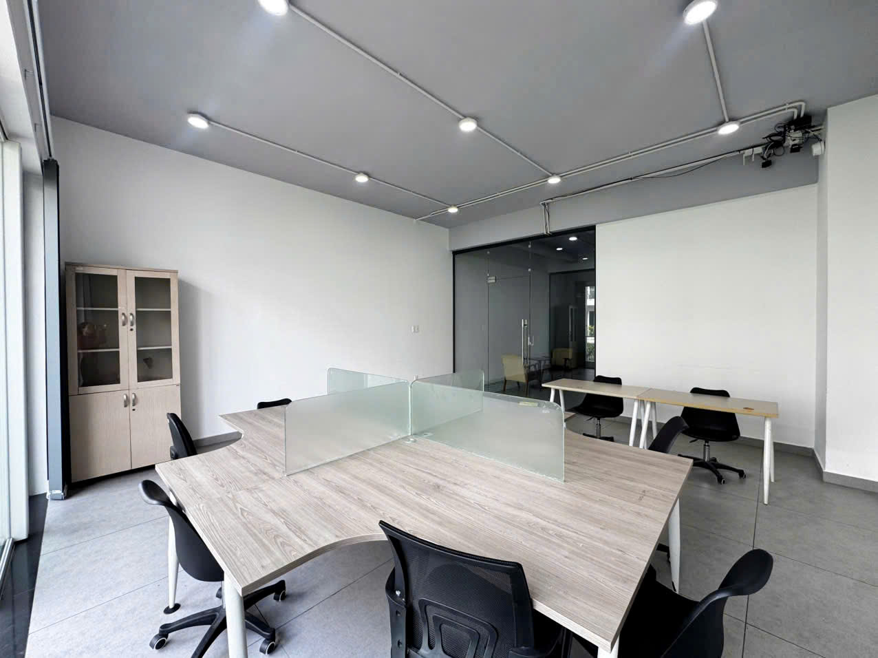 TẦNG 2 (MẶT TRƯỚC) - 40M2 - VIEW BAN CÔNG THOÁNG ĐÃNG, CÓ SẴN NỘI THẤT CƠ BẢN - Số 34 Đường B4, KĐT Sala, phường An Khánh, TP. Hồ Chí Minh